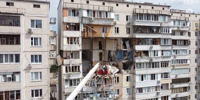 Пошкоджений будинок в Києві на Позняках знесуть