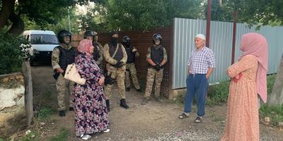 Російські силовики прийшли з обшуками до кримських татар: є затримані