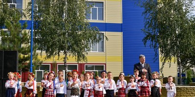 Школярі в Києві кожен день починатимуть зі співу гімну