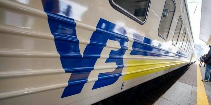 Укрзалізниця відновила зупинку поїздів у Луцьку та Тернополі