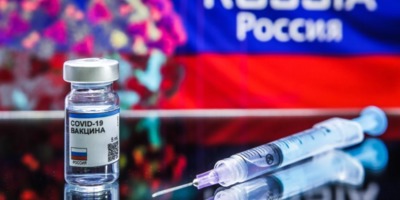 У Кремлі заявили, що Путіну не можна робити щеплення російською вакциною. Хоча оточення президента її вже отримало