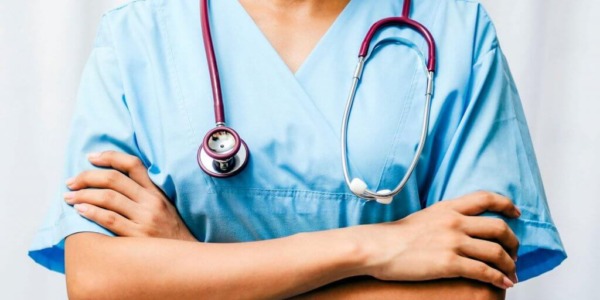 У київській приватній клініці у дівчини знайшли «пухлину» і відправляли до Туреччини вирізати здоровий орган