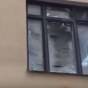 У мережі з'явилося відео, як агресивні росіяни трощили посольство Туреччини у Москві (ВІДЕО)