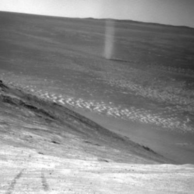 На Марсі сфотографували «куряного диявола»