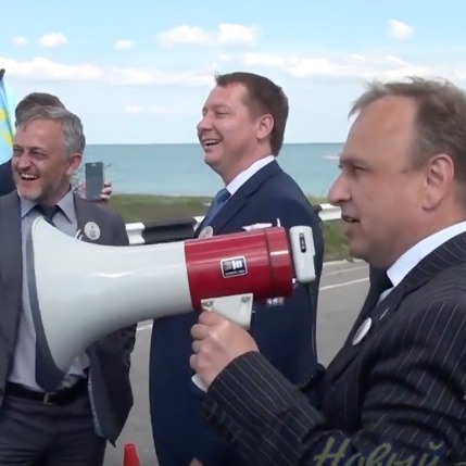 Губернатор Херсонщини заспівав хіт про Путіна на кордоні з окупованим Кримом (ВІДЕО)
