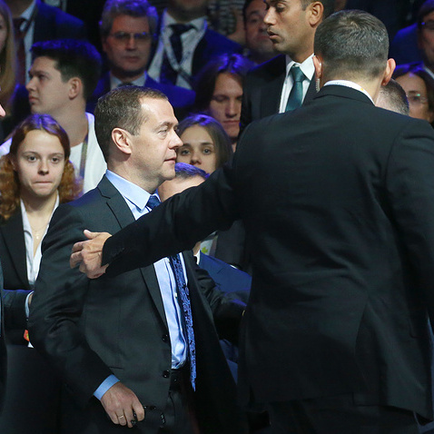 Прем'єр-міністра Росії Медведєва евакуювали із залу форуму в Сколкові