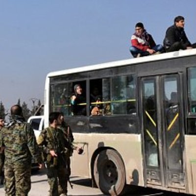 «Вони вмирають від холоду»: в Алеппо затримали автобуси з людьми
