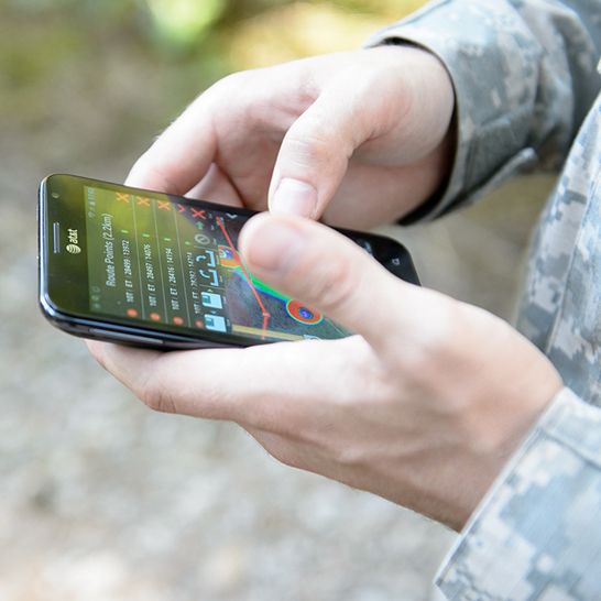 Я думаю, що нам потрібно не відбирати мобільні телефони у солдатів, а навчити їх відповідального використання Інтернету, - представник НАТО
