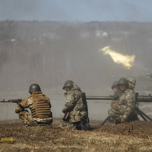 Бойовики 14 раз обстріляли українські позиції: є загиблі, - звіт штабу АТО