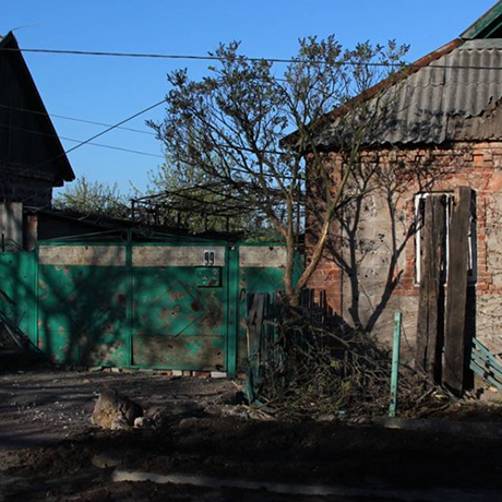 Російські терористи завдали удару по будинках жителів Авдіївки (фото), - штаб АТО
