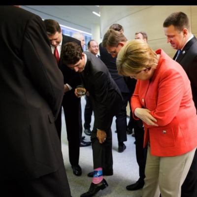 Меркель виклала в Instagram фото яскравих шкарпеток Трюдо (фото)
