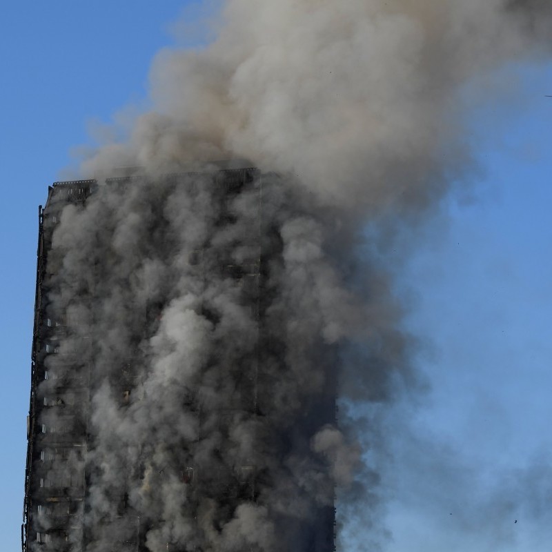 Пожежа в багатоповерхівці Лондона: близько 70 постраждалих