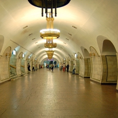 У Києві в метро під потяг потрапила жінка (фото)