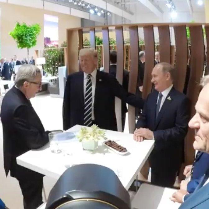 У мережу злили фото, як Трамп грізно тисне руку Путіну (фото)