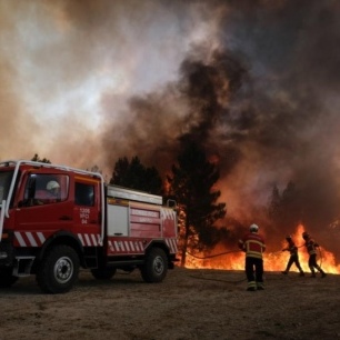 У Португалії вирують нові лісові пожежі на півночі країни (фото)