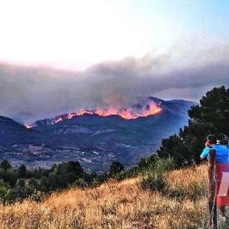 Масштабна лісова пожежа вирує у Іспанії