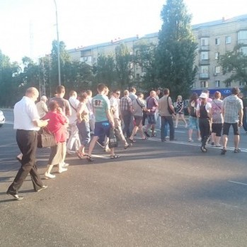 Кияни перекрили рух на Дарницькій площі, вимагаючи підключення електроенергії