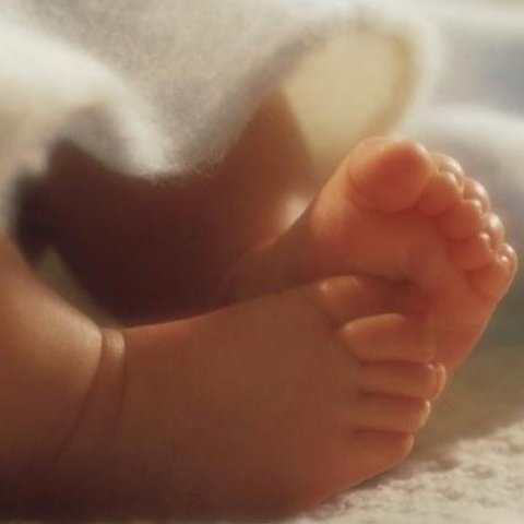 На Одещині мати у пекельну спеку залишила у зав'язаному пакеті новонароджене немовля: стан хлопчика критичний (відео)