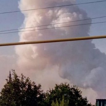 В Донецьку спалахнув завод хімічних виробів (фото)