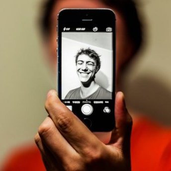 Інженер Google показав як можна стежити за людиною з допомогою камери IPhone