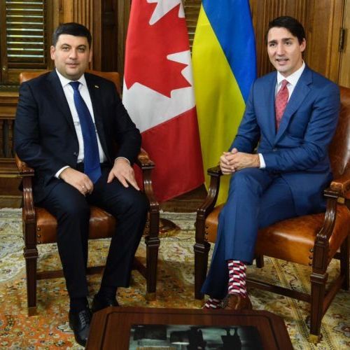 Гройсман подарував прем'єр-міністрові Канади набір шкарпеток