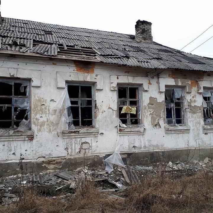 Бойовики обстріляли селище в Луганській області (фото)