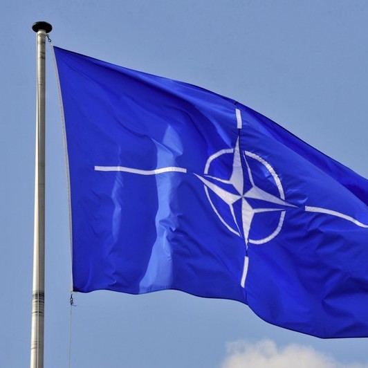 НАТО відновлює із Росією співпрацю по військових каналах