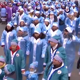 815 «святих Миколаїв»: на Одещині провели рекордний костюмований парад (відео)