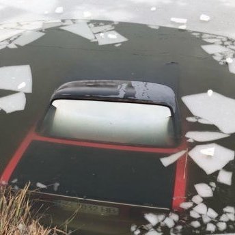 Моторошне ДТП на Одещині: автомобіль пішов під лід (фото)