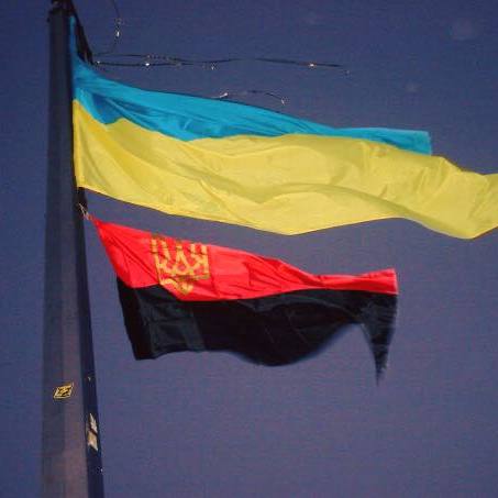 У Тернополі під час урочистостей поруч з Державним прапором майорітиме червоно-чорний