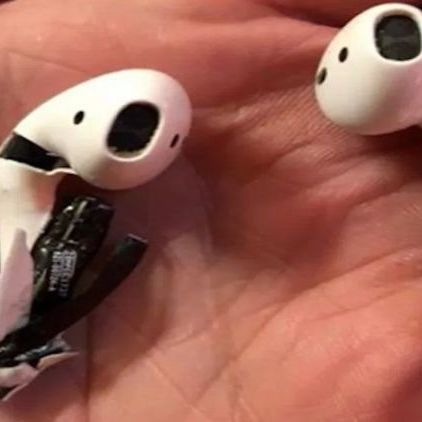 У США навушник Apple AirPod почав диміти прямо у вусі користувача