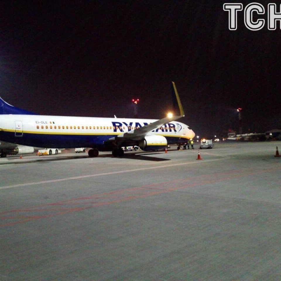 Літак Ryanair приземлився у Києві