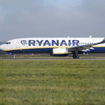 Ryanair повертається: стало відомо, коли і куди літатиме лоукостер з України