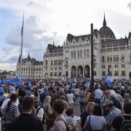В Будапешті відновилися протести проти Віктора Орбана