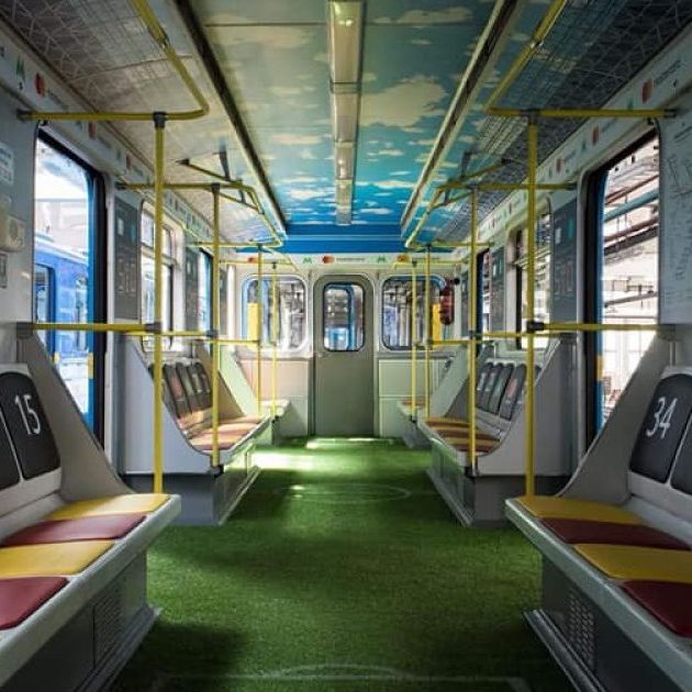 У Київському метро курсуватиме вагон-стадіон (фото)