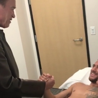 Шварценеггер провідав Ломаченка після операції на плечі (відео)
