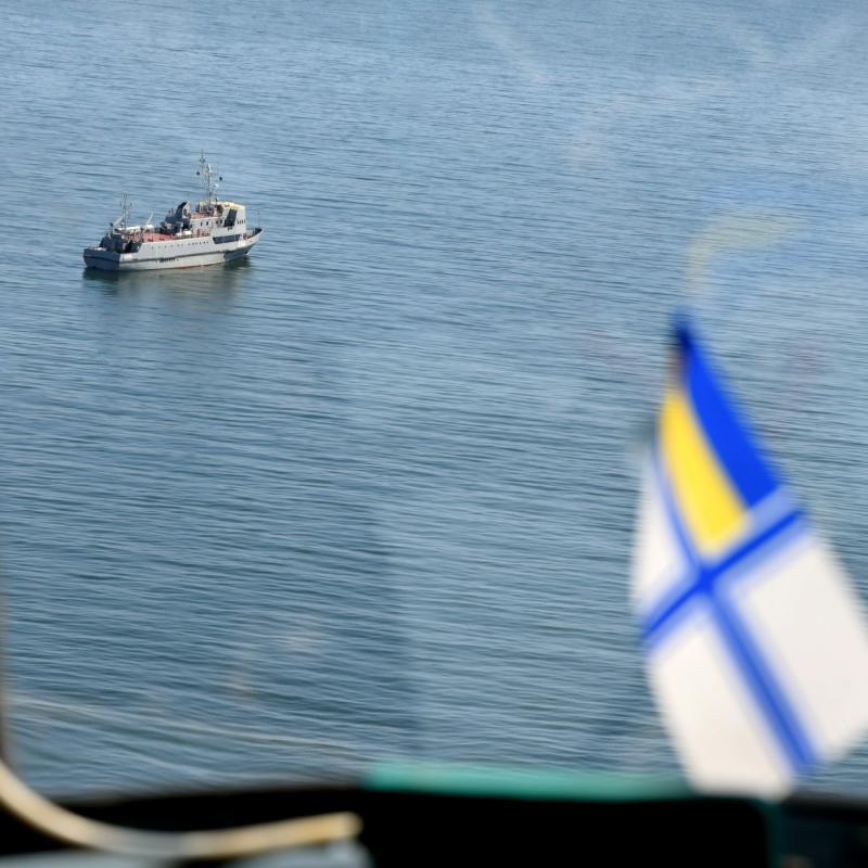 Російський корабель протаранив військовий буксир ВМС України в Азовському морі