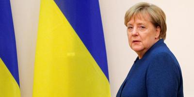 Меркель закликала Путіна звільнити українських моряків, захоплених поблизу Керченської протоки
