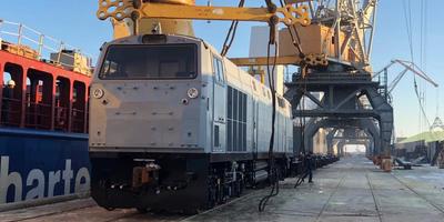До України прибули ще п'ять американських локомотивів (фото)