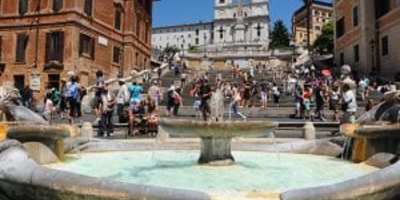 «Ми багаті і ми робимо, що хочемо»: російські туристки танцювали на фонтані у центрі Риму