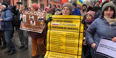 «Герої не вмирають»: у центрі Москви проходить Марш пам'яті Бориса Нємцова (фото)
