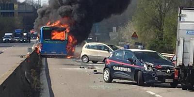 В Італії водій підпалив шкільний автобус, яким кермував