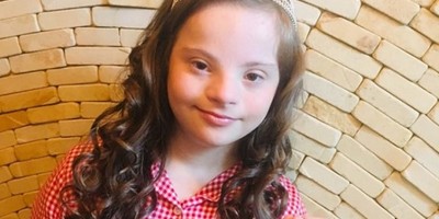 Дівчинка із Вінниці з синдромом Дауна виборола корону на міжнародному конкурсі краси (фото)
