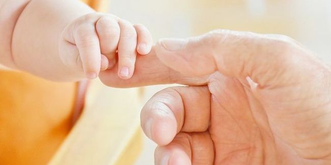 Раді рекомендують спростити отримання послуг при народженні дитини