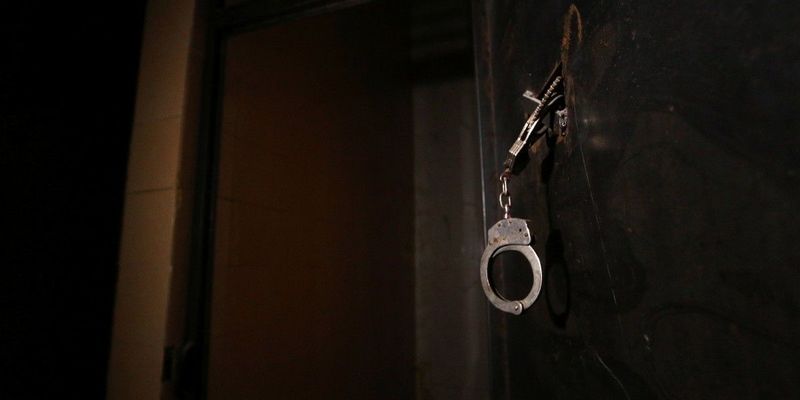 В Одесі суд засудив до довічного ув'язнення обвинуваченого у вбивстві і розчленуванні жінки-інспектора СІЗО