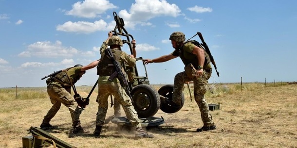 Окупанти обстрілюють Донбас: 1 український воїн загинув, ще 3 поранені
