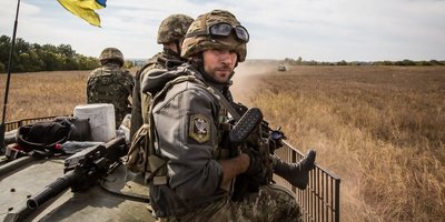 Війна на Донбасі: є втрати, окупанти стріляють із забороненої зброї