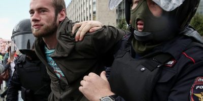 Поліцейські влаштували побоїще на акції в Москві