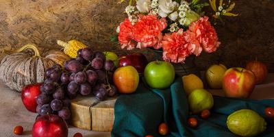 Груші, сливи, виноград і свічки: скільки коштуватиме святковий кошик на Яблучний Спас