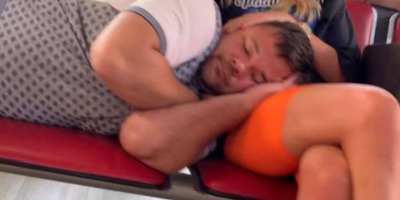 Після вечірки в Сен-Тропе Богдан заснув в аеропорту на дівочих колінах